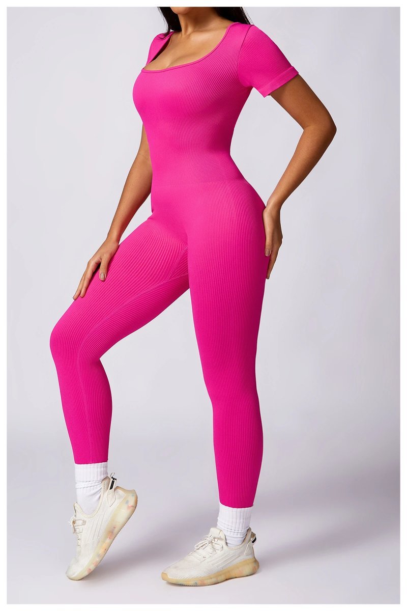 A jumpsuit is a one – piece outfit combining a top and trousers . — O-11840.5